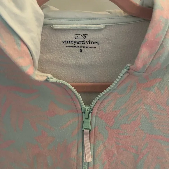 Girls Vineyard Vines Zip Up hoodie size small. - Picture 5 of 6